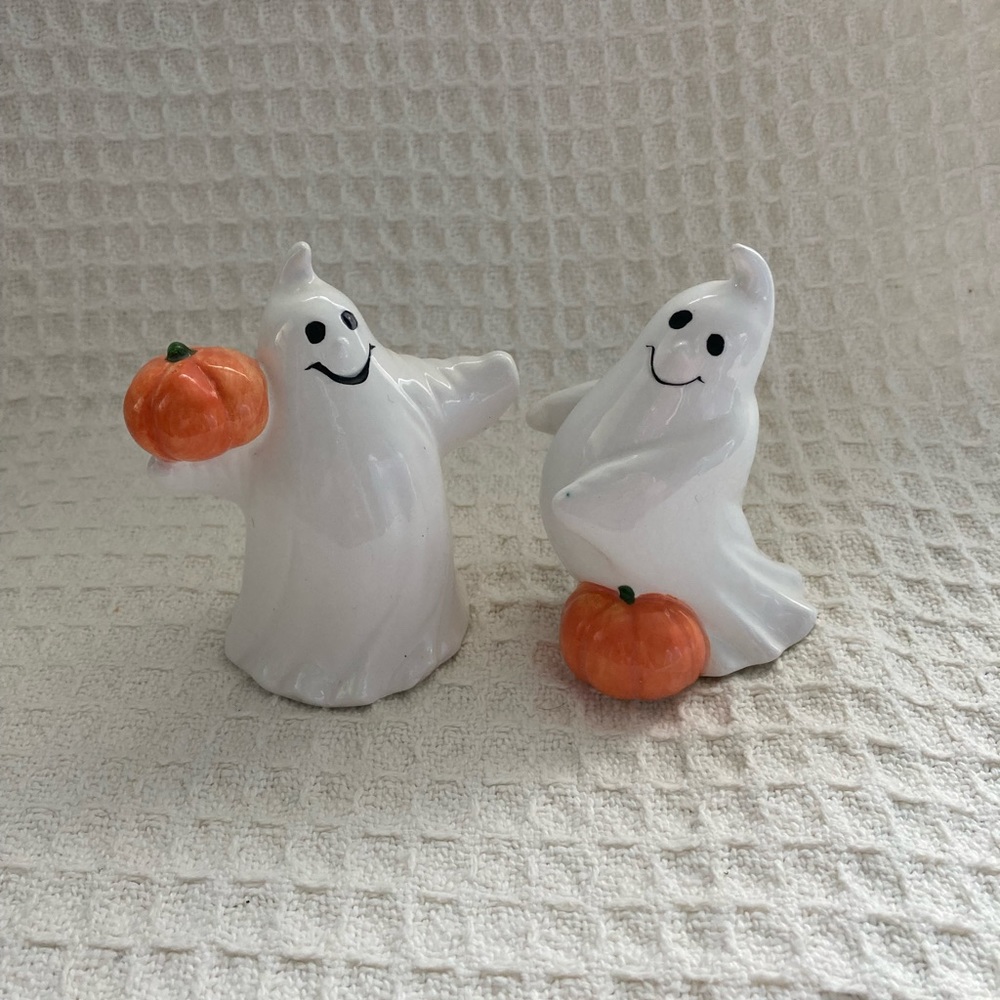 Vintage Enesco Taiwan Ghost With Pumpkins Salt & Pepper Shakers